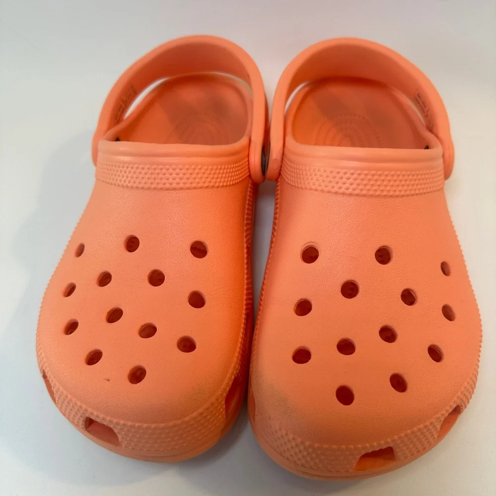 Crocs Classic Size Women’s 7 Men’s 5 Solid Orange Coral Salmon‎ Clogs - Picture 6 of 10